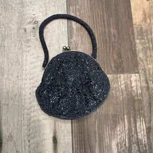 VTG La Regale Black Beaded Formal Evening Purse /Clutch Silver Kiss Lock Chain
